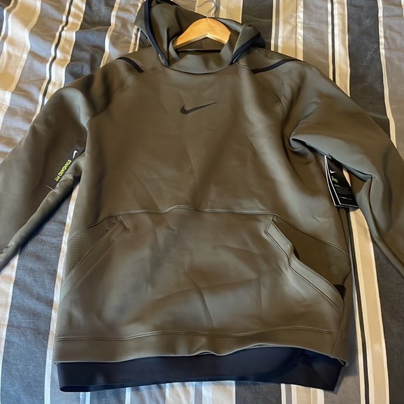 Nike Pro Sweatshirt - Picture 4 of 6